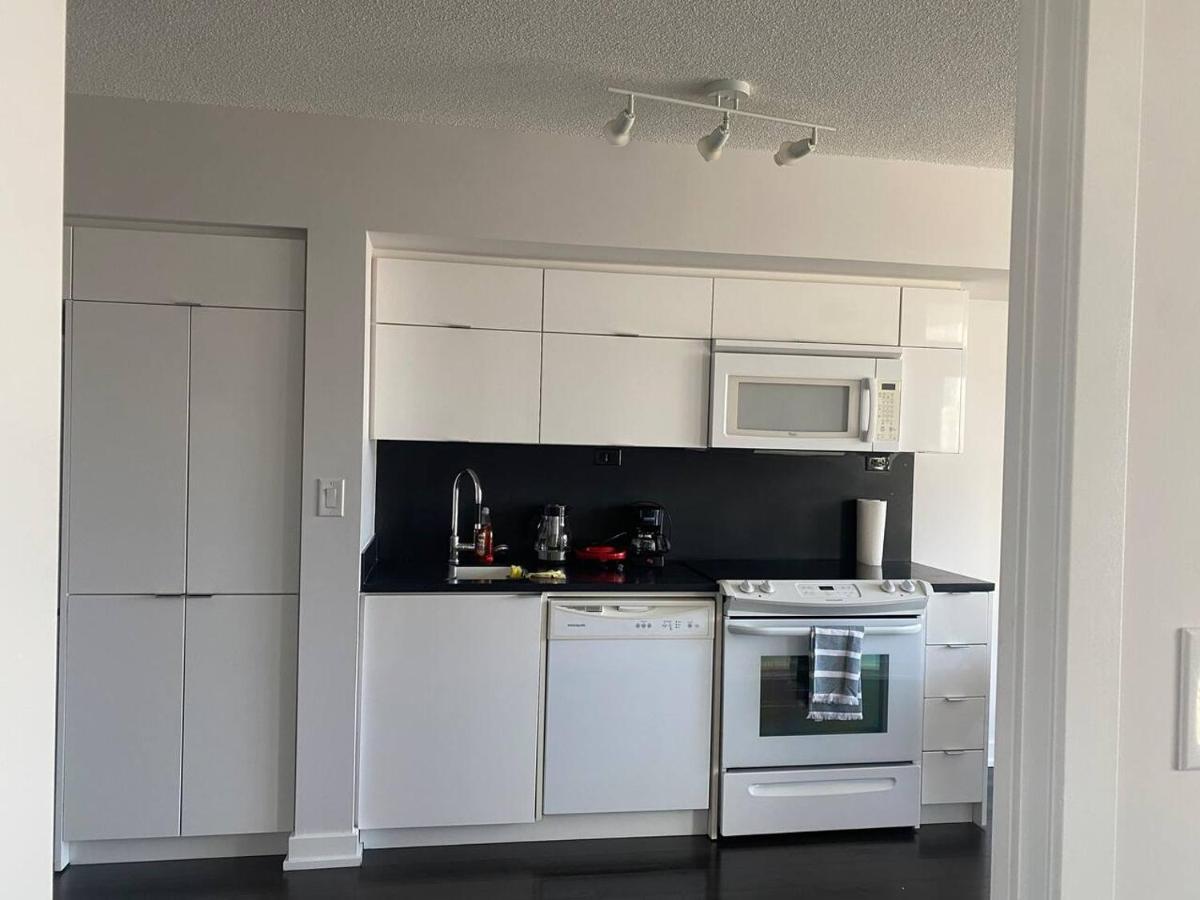 Family Oriented Downtown Toronto 2Bdrm Condo With Parking & Office Space Dış mekan fotoğraf