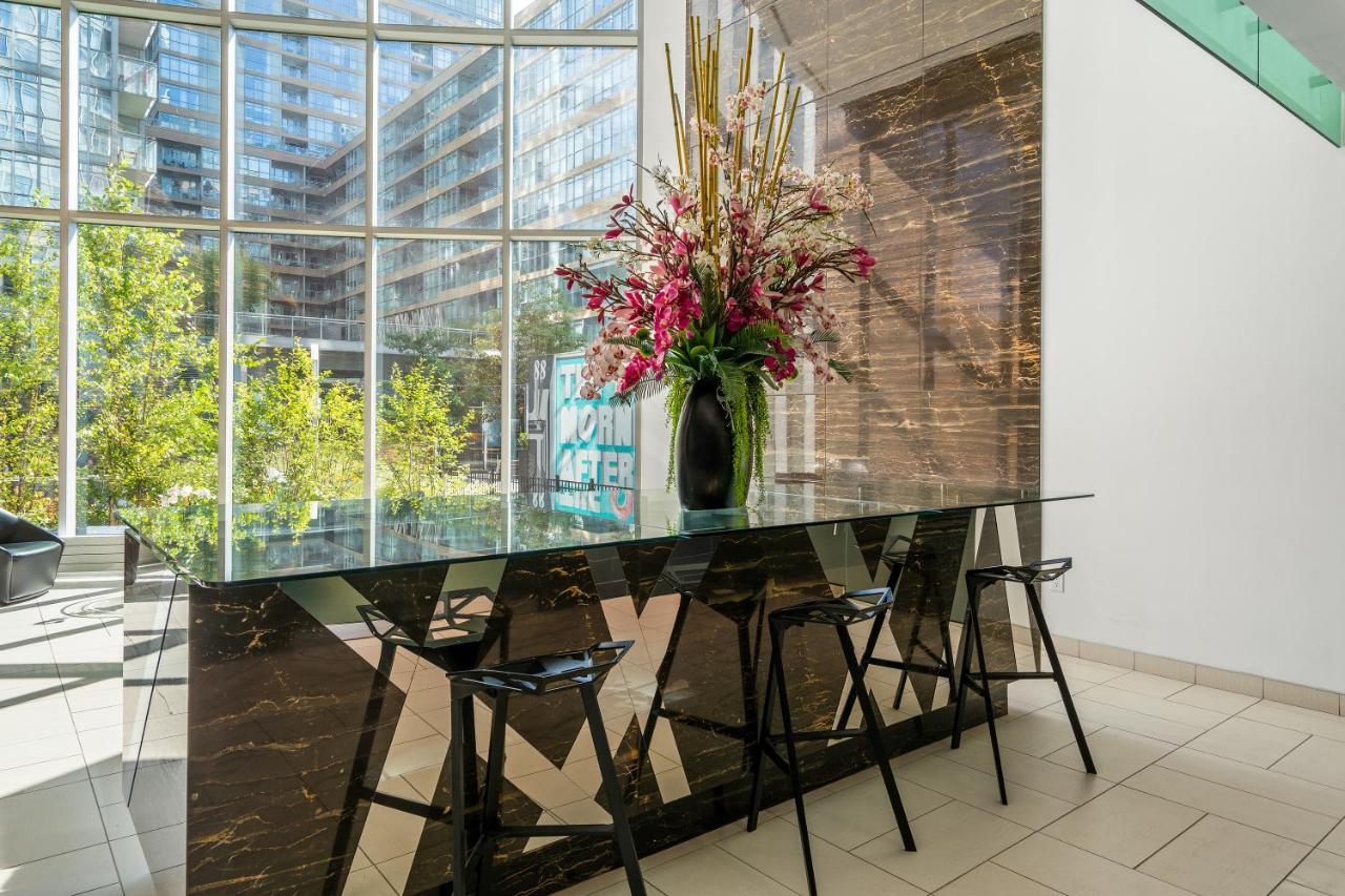 Family Oriented Downtown Toronto 2Bdrm Condo With Parking & Office Space Dış mekan fotoğraf