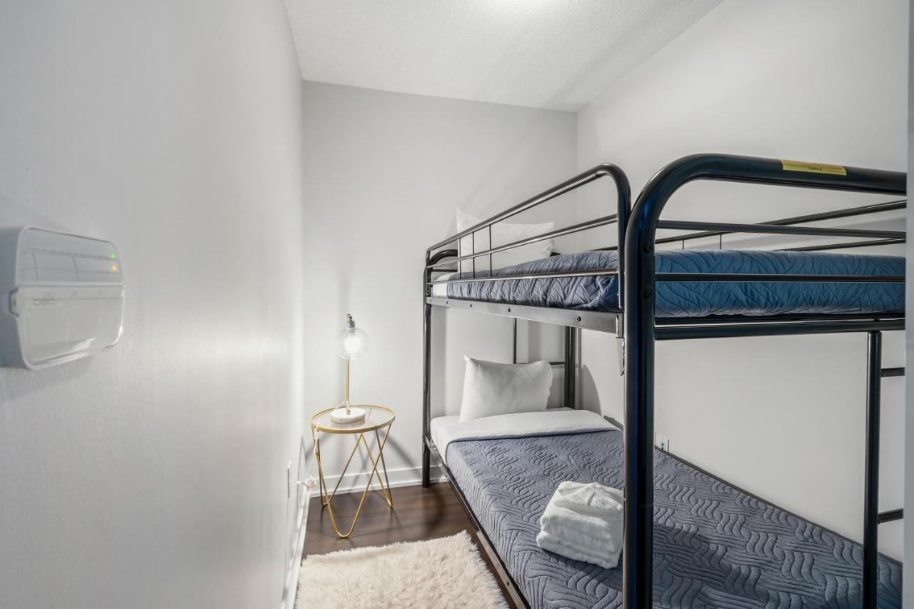 Family Oriented Downtown Toronto 2Bdrm Condo With Parking & Office Space Dış mekan fotoğraf