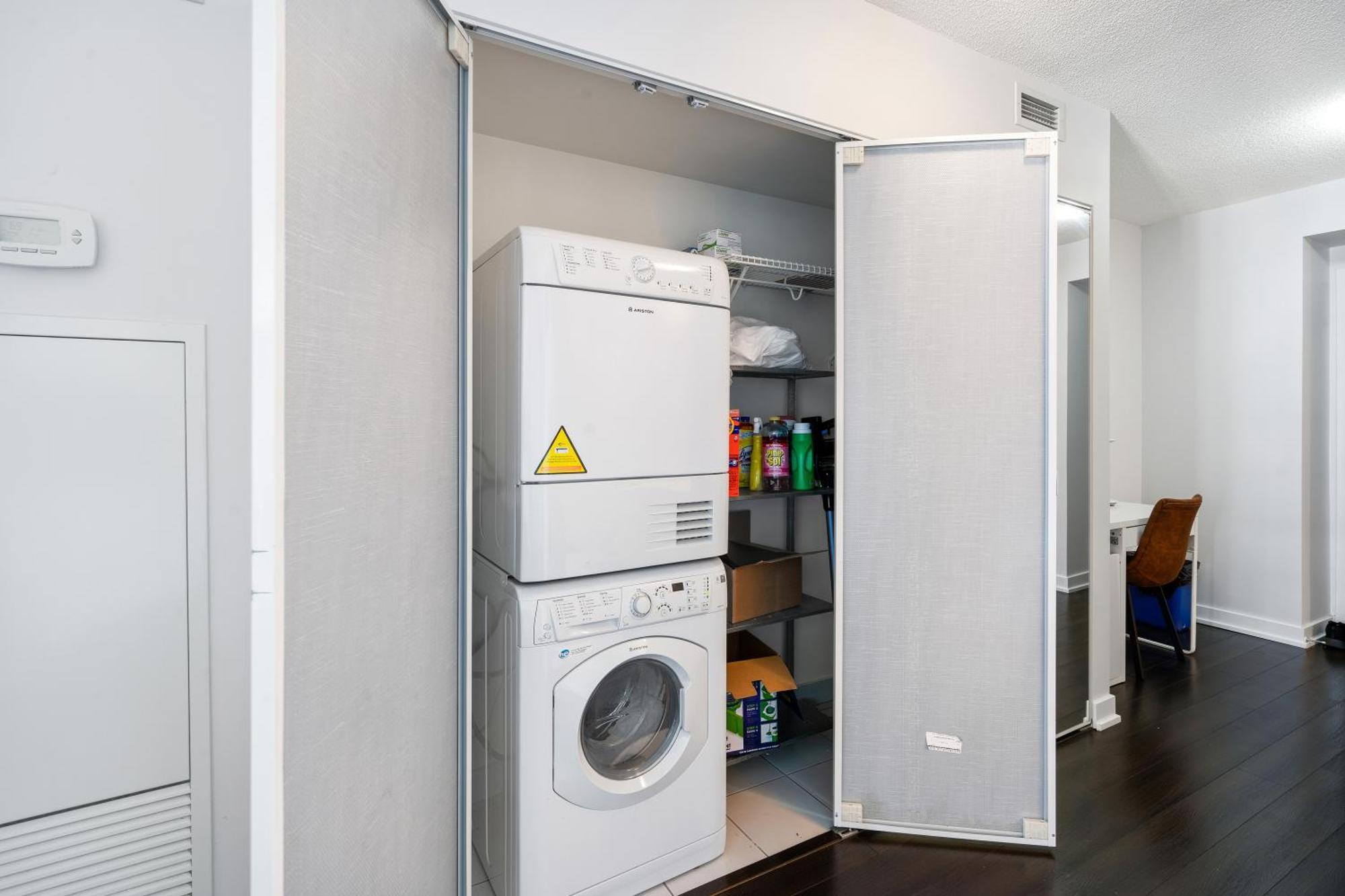 Family Oriented Downtown Toronto 2Bdrm Condo With Parking & Office Space Dış mekan fotoğraf